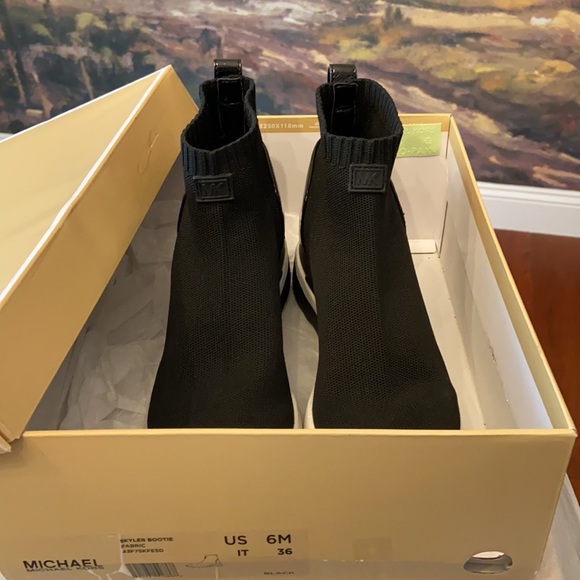 Michael Kors Skyler Bootie - Picture 14 of 14